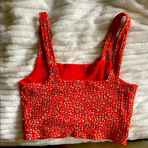 red flower print crop top - Picture 2 of 2